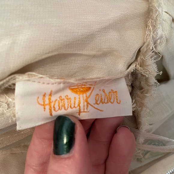 Vintage Harry Keiser cream wedding dress worn velvet chartreuse waist ribbon - Picture 5 of 9